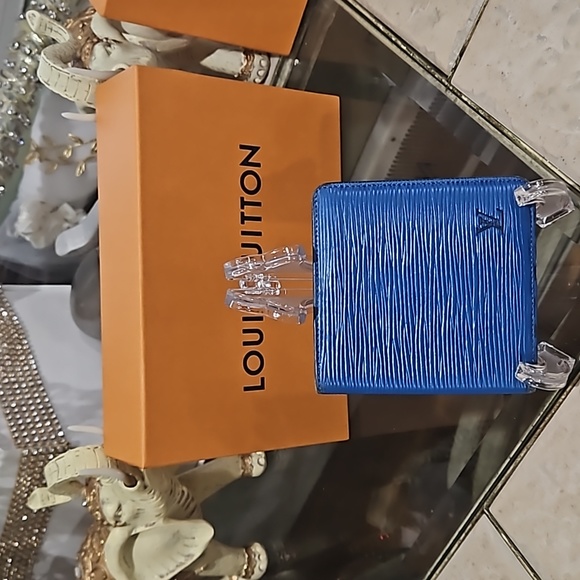 HP! Louis Vuitton Blue Epi Leather Bifold Wallet EUC - Picture 1 of 10